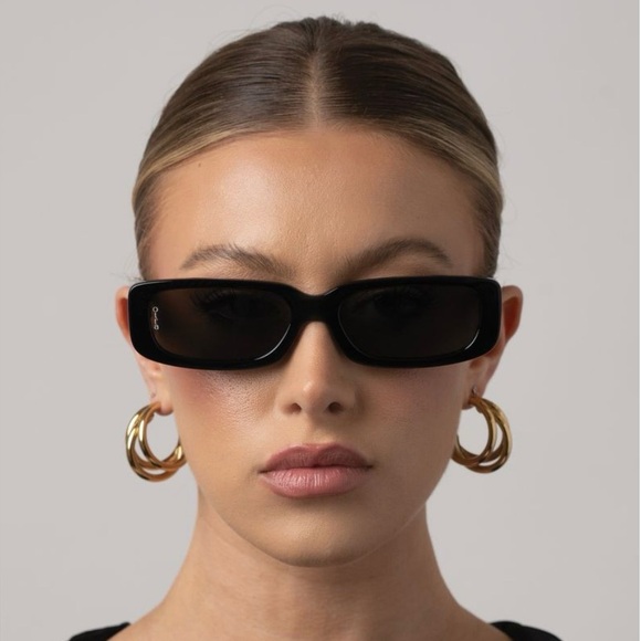 Otra Sunny Rectangular Black/Smoke Lens Sunglasses New with Case - Picture 2 of 7